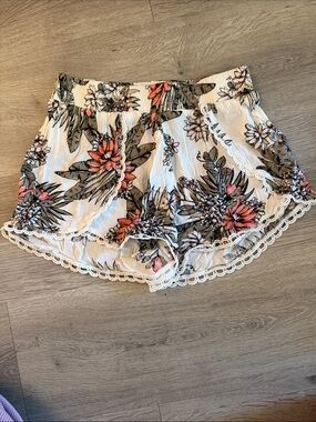 Ardene White Floral Crochet-Trim Women's Shorts